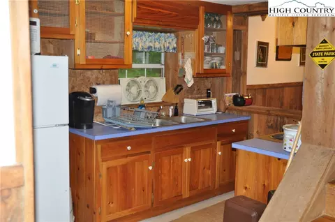 502 Benge Ashe Rd, Purlear, NC 28665 photo 9