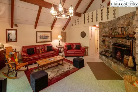 501 Charter Hills Rd, Beech Mountain, NC 28604