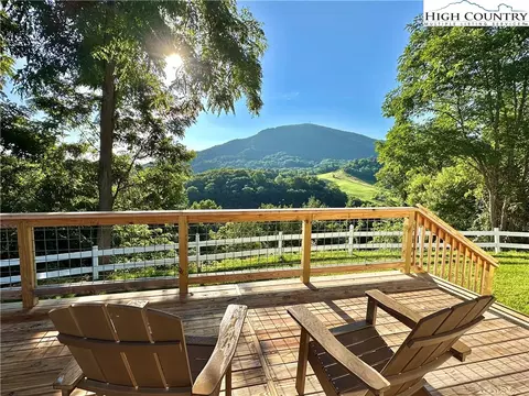 E 898 8th Street, West Jefferson, NC 28694