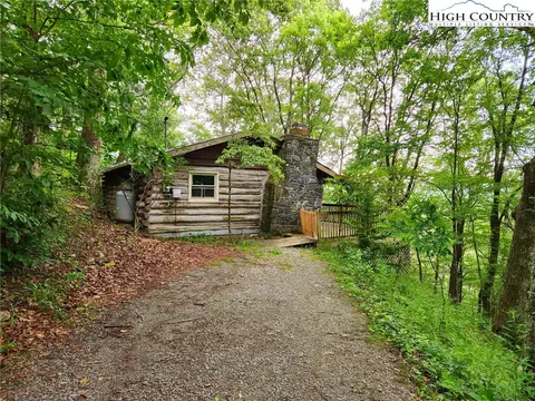 502 Lynn Hill Rd, Boone, NC 28607 photo 3