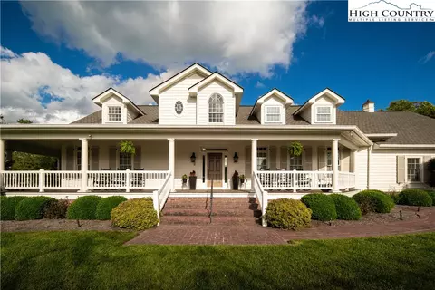 212 Johnson St, Boone, NC 28607 photo 2