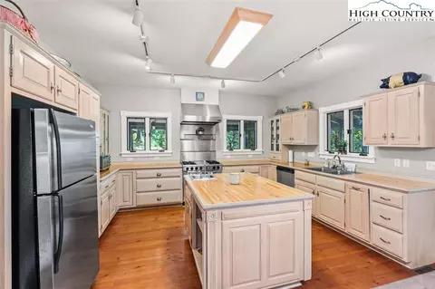 208 Hawkbill Rd, Ferguson, NC 28624 photo 9
