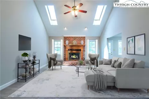 1013 NE Turnberry St, Lenoir, NC 28645