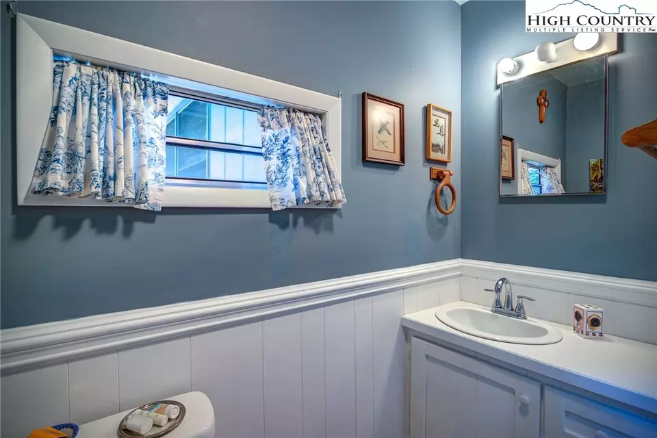  421 Windridge Rd, Newland, NC 28657 photo 9