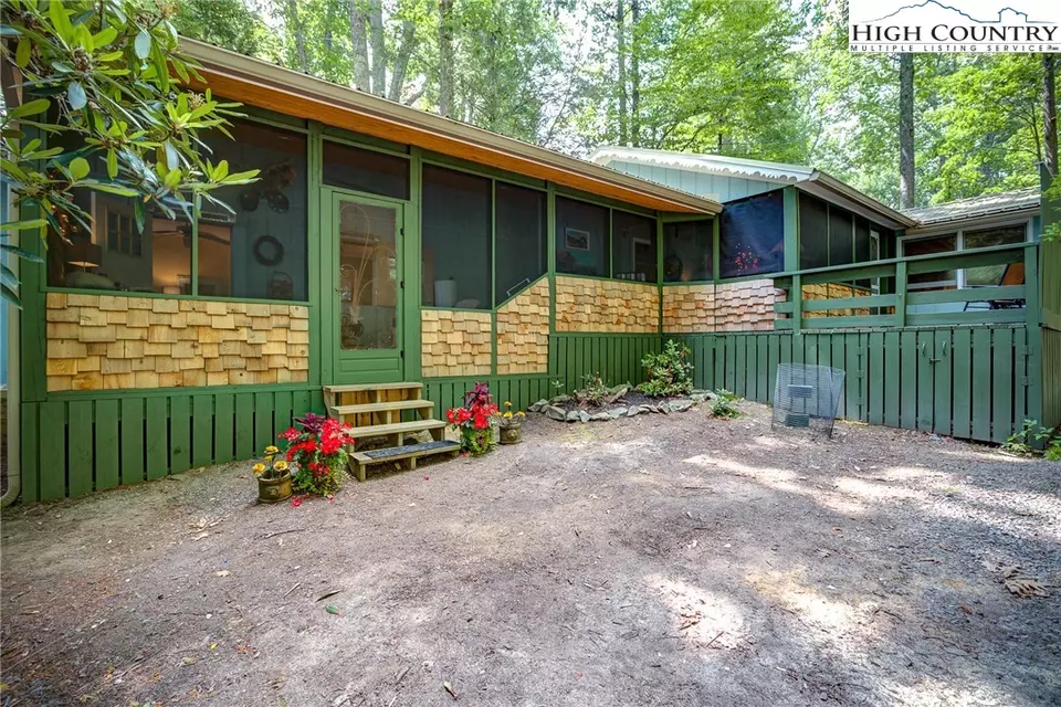  421 Windridge Rd, Newland, NC 28657 photo 2