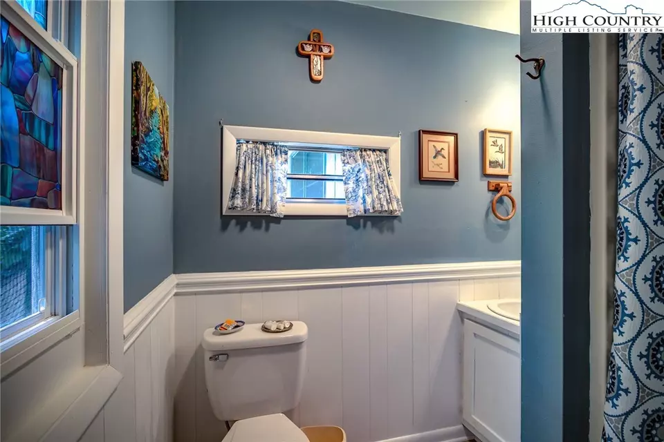  421 Windridge Rd, Newland, NC 28657 photo 8