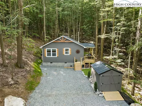 105 Acorn Ln, Beech Mountain, NC 28604