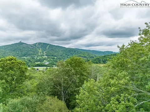 197 Arnett Rd, Banner Elk, NC 28604