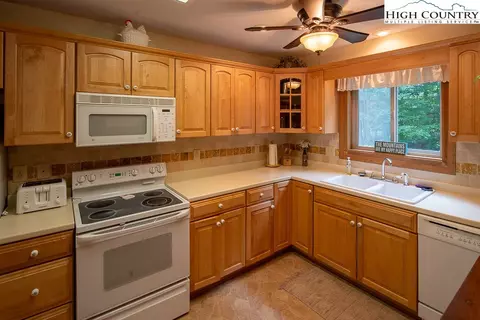 105107 Greenbriar Rd, Beech Mountain, NC 28604 photo 8