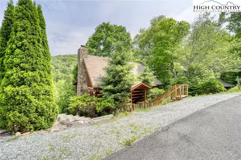 247 Streamside Ln, Seven Devils, NC 28604