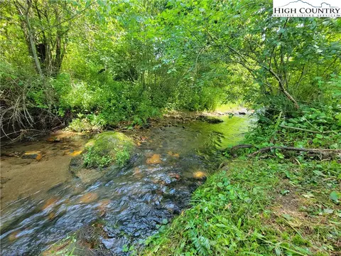 37663832 Idlewild Rd, West Jefferson, NC 28694