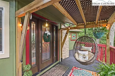 138 Rhododendron Dr, Beech Mountain, NC 28604