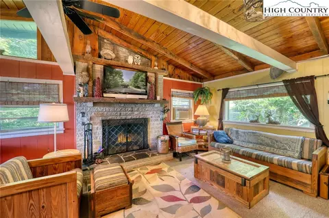 151 Mcty View Cir, West Jefferson, NC 28694