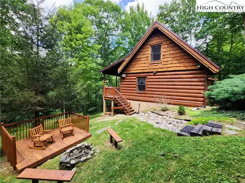 144 Meadow Ave, Banner Elk, NC 28604