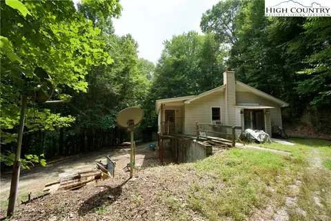 293 Rush Branch Rd, Sugar Grove, NC 28679