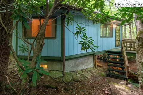 496 Laurel Ridge Rd, Banner Elk, NC 28604