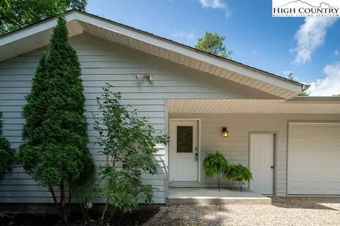 120 Stanley Dr, Blowing Rock, NC 28605