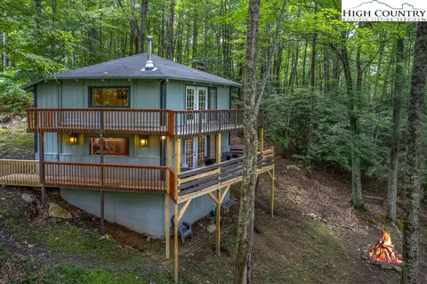 104 Black Birch Ln, Beech Mountain, NC 28604