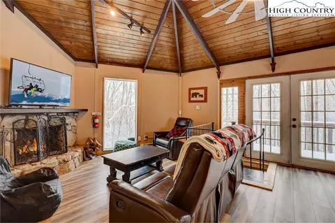 104 Black Birch Ln, Beech Mountain, NC 28604 photo 7