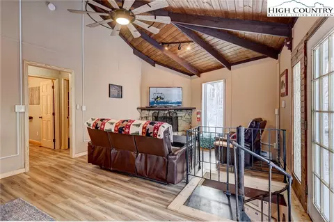 104 Black Birch Ln, Beech Mountain, NC 28604 photo 6