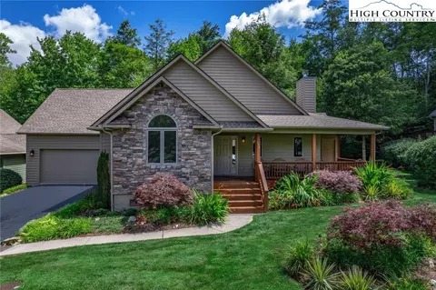176 Robert Cook Ln, Banner Elk, NC 28604