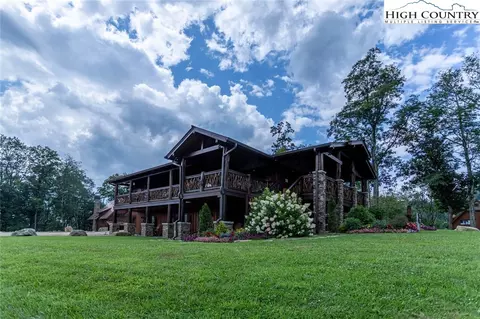 25 Eagle Village Cir, Banner Elk, NC 28604