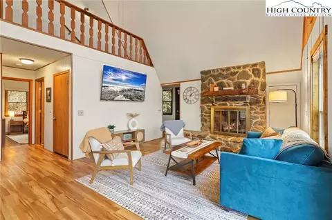 450 Woodland Hills Dr, Elk Park, NC 28622