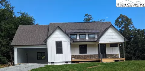 102 Silver Springs Dr, Sparta, NC 28627