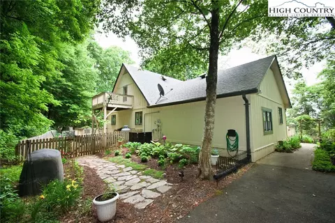 208 Rainbow Trl, Boone, NC 28607