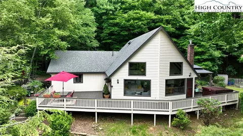 208 Rainbow Trl, Boone, NC 28607 photo 3