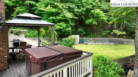 208 Rainbow Trl, Boone, NC 28607 photo 5