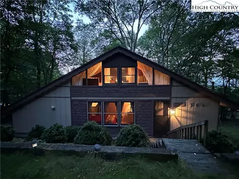 104 Ladybug Ln, Beech Mountain, NC 28604 photo 2