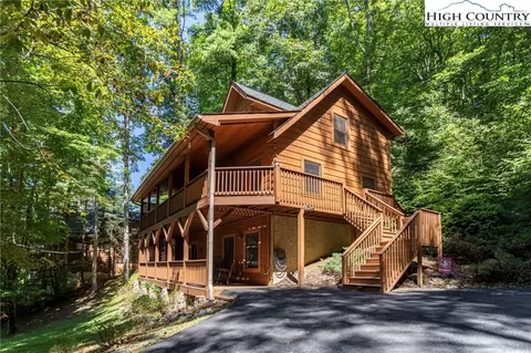 156 Riversound Dr, Banner Elk, NC 28604