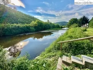 528 Cranberry Creek Rd, Laurel Springs, NC 28644
