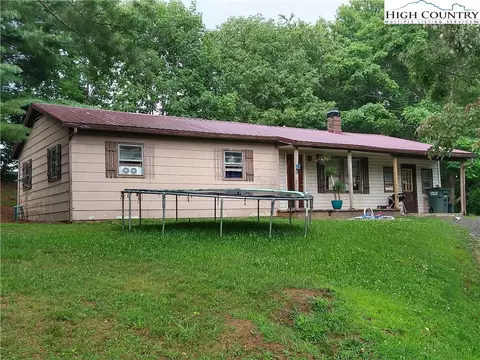 447 Maple St, Sparta, NC 28675