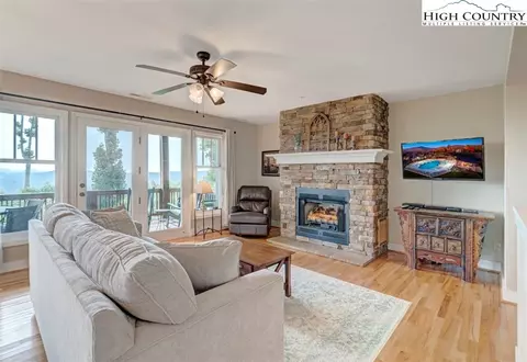 277 Indian Paintbrush Dr #R111, Banner Elk, NC 28604