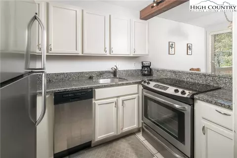100 Skiway Rd #4, Beech Mountain, NC 28604 photo 9