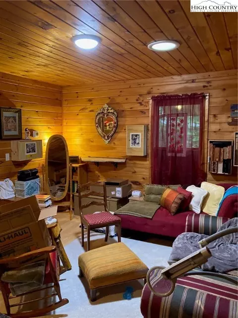 1083 Buck Mtn Rd, Purlear, NC 28665 photo 4