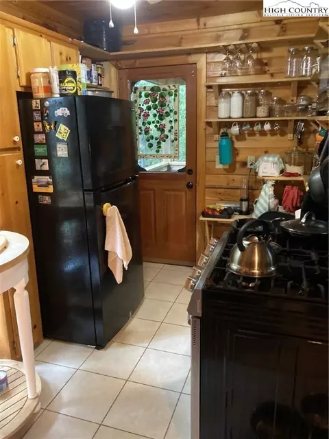 1083 Buck Mtn Rd, Purlear, NC 28665 photo 6
