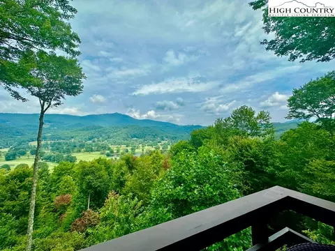 500 Laurel Ridge Ln #B4, Banner Elk, NC 28604