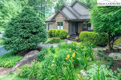 140 Robert Cook Ln, Banner Elk, NC 28604