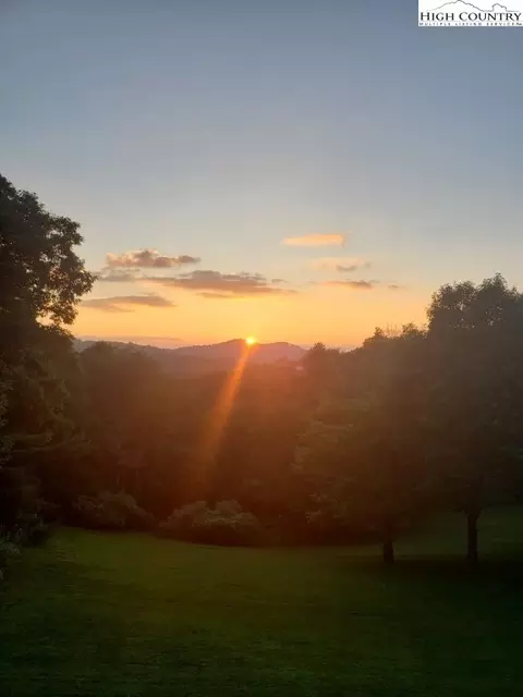 409 Blueberry Ln, Boone, NC 28607