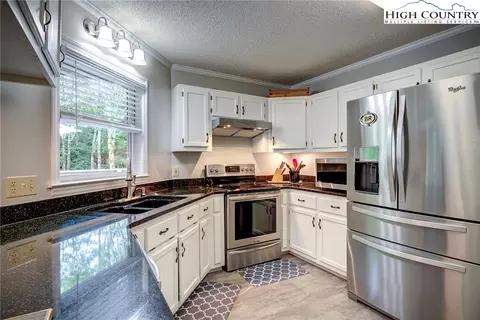 409 Blueberry Ln, Boone, NC 28607 photo 6
