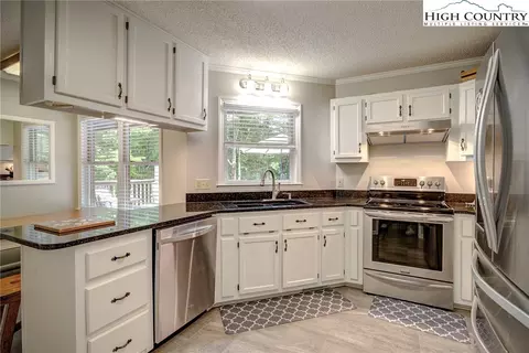 409 Blueberry Ln, Boone, NC 28607 photo 10