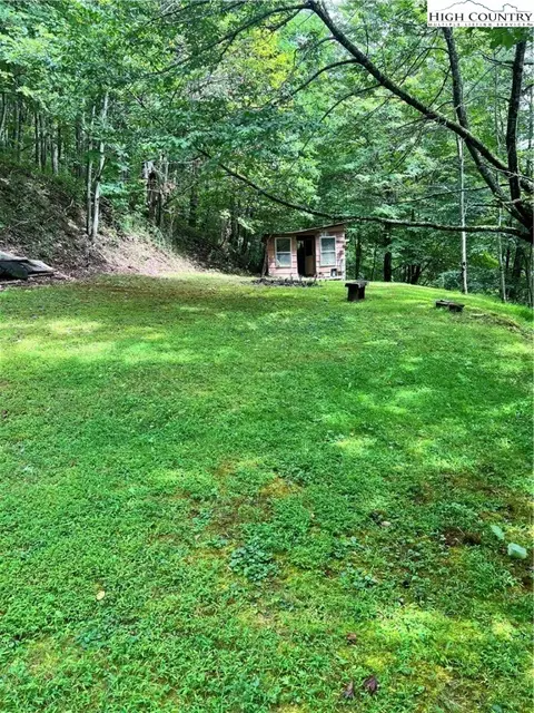1970 John Alley Rd, Lansing, NC 28643