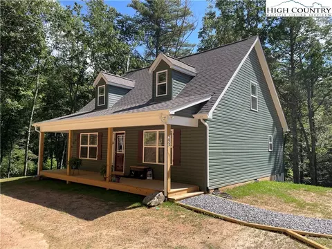 294 Cranberry Woods Dr, Fleetwood, NC 28626