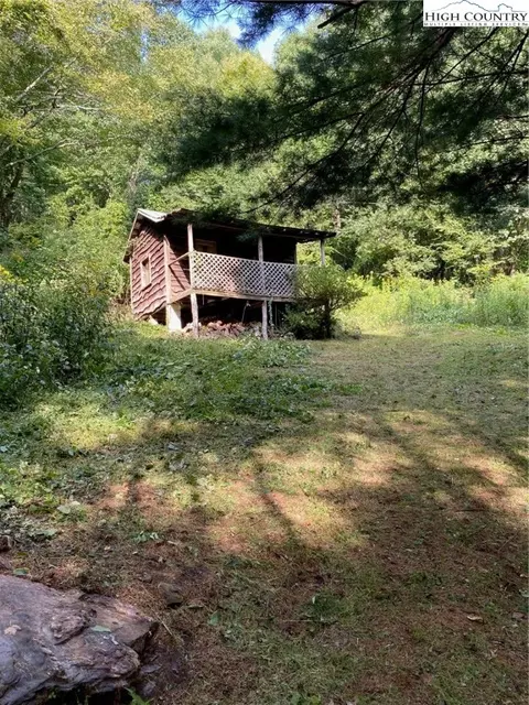 524 Combs Farm Ln, Laurel Springs, NC 28644
