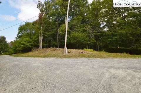 136 Lower Snowbird Trl, Beech Mountain, NC 28604 photo 2