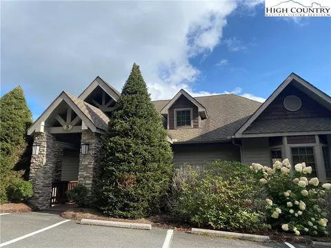 160 Windy Knl #5D, Sugar Mountain, NC 28604