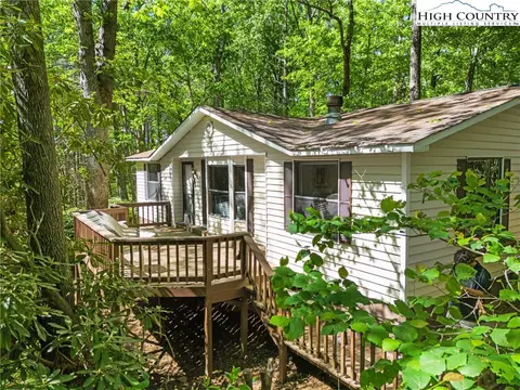 492 Laurelwood Ln, Boone, NC 28607
